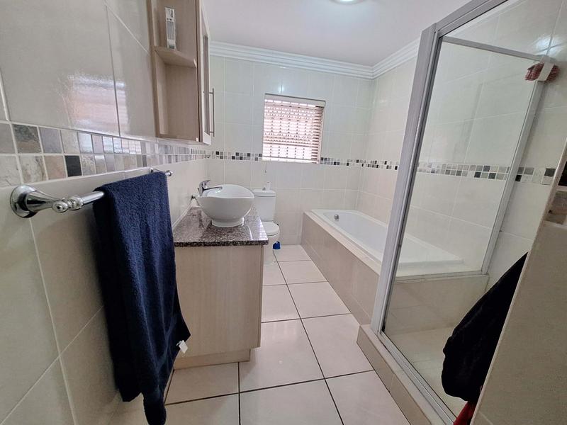 4 Bedroom Property for Sale in Menkenkop Western Cape